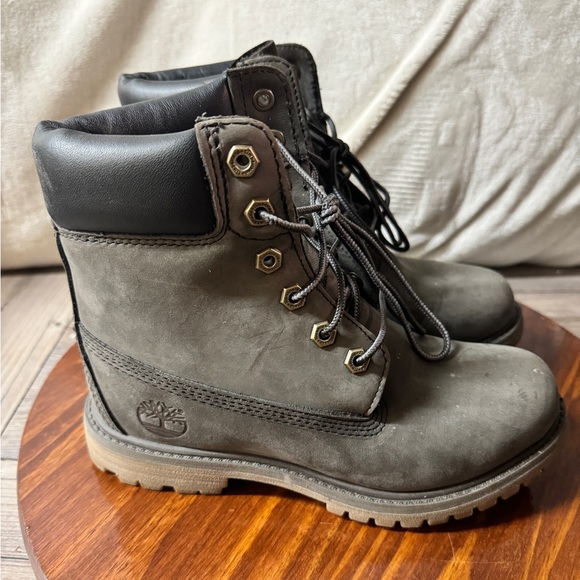 Timberland WOMEN'S 6-INCH PREMIUM WATERPROOF  BOOTS Gray Size 6 A12LH A3840 - Picture 3 of 9